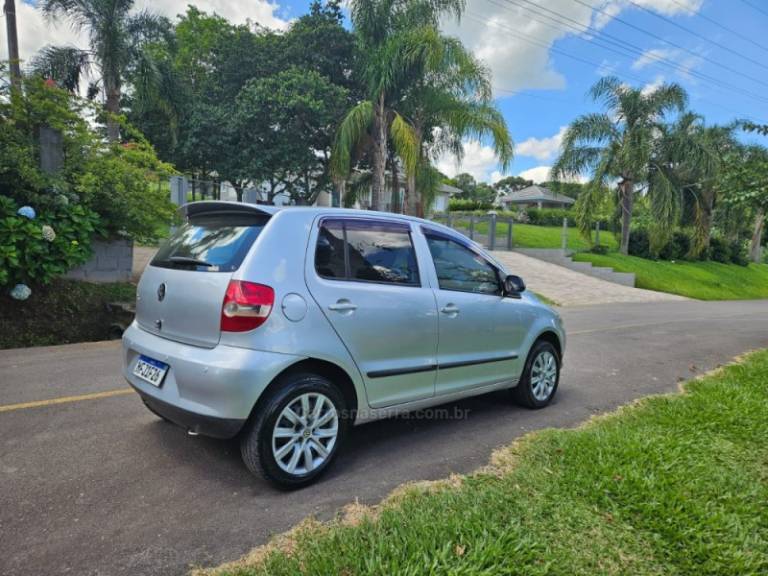 VOLKSWAGEN - FOX - 2008/2009 - Prata - R$ 26.500,00