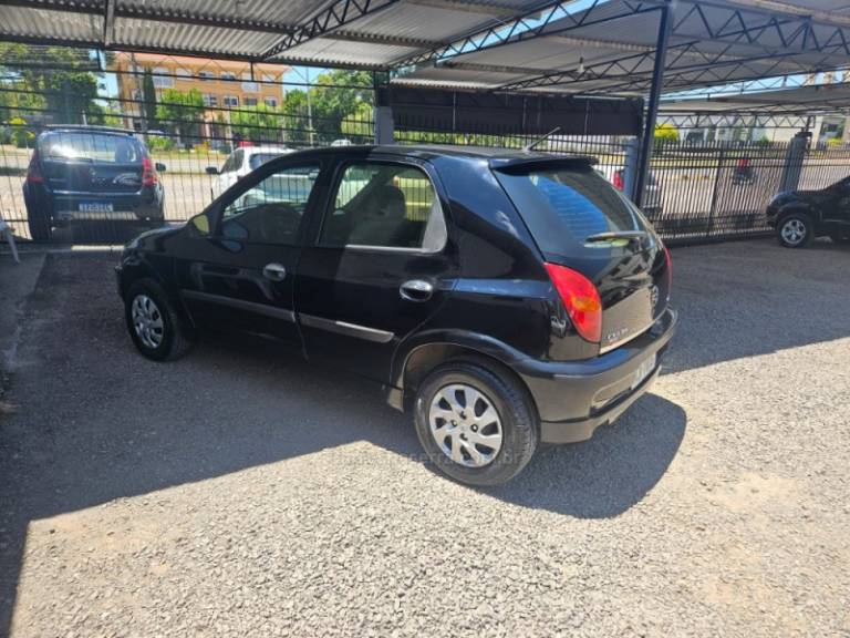 CHEVROLET - CELTA - 2004/2004 - Preta - R$ 17.900,00