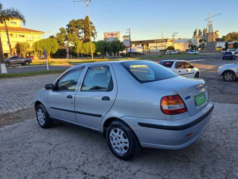 FIAT - SIENA - 2004/2004 - Prata - R$ 17.900,00