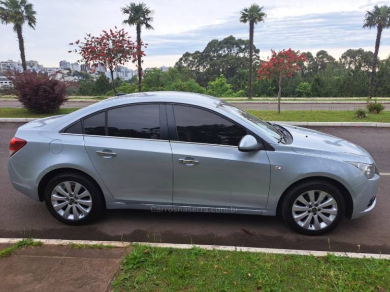 CHEVROLET - CRUZE - 2012/2013 - Prata - R$ 55.900,00