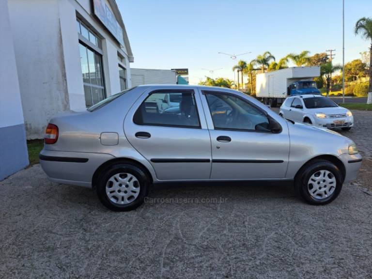 FIAT - SIENA - 2004/2004 - Prata - R$ 17.900,00