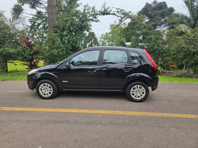 FORD - FIESTA - 2010/2011 - Preta - R$ 33.900,00