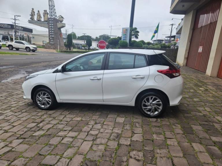 TOYOTA - YARIS - 2024/2024 - Branca - R$ 110.000,00