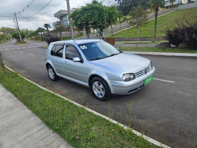 VOLKSWAGEN - GOLF - 2005/2005 - Prata - R$ 32.500,00