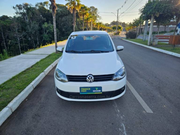 VOLKSWAGEN - FOX - 2012/2013 - Branca - R$ 34.900,00