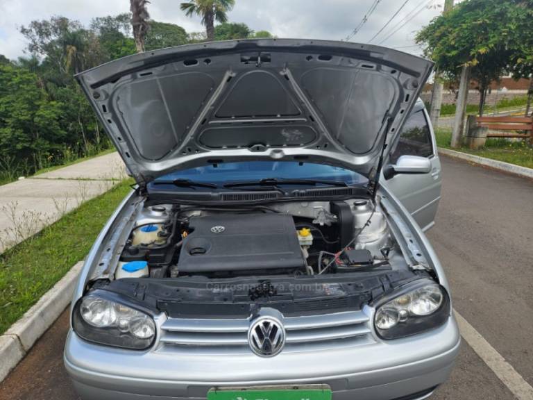 VOLKSWAGEN - GOLF - 2005/2005 - Prata - R$ 32.500,00