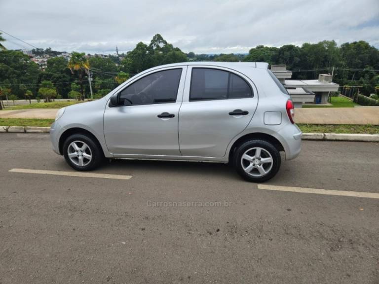 NISSAN - MARCH - 2012/2013 - Prata - R$ 29.500,00