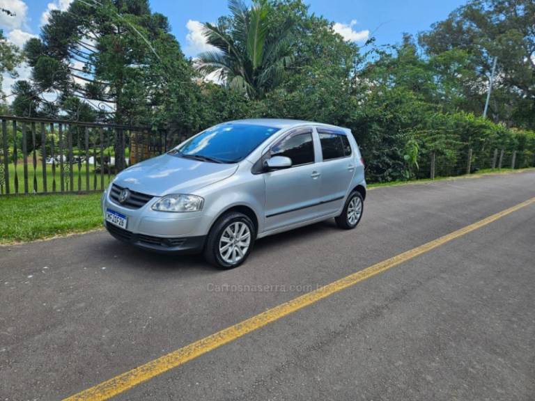 VOLKSWAGEN - FOX - 2008/2009 - Prata - R$ 26.500,00