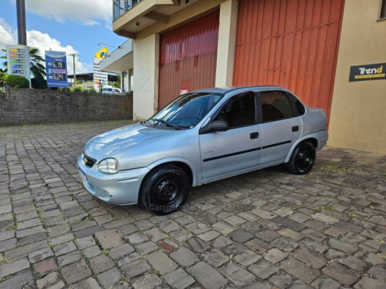 CHEVROLET - CLASSIC - 2009/2009 - Prata - R$ 21.500,00