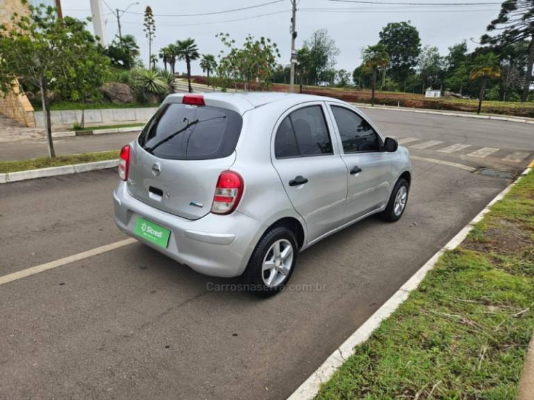 NISSAN - MARCH - 2012/2013 - Prata - R$ 29.500,00
