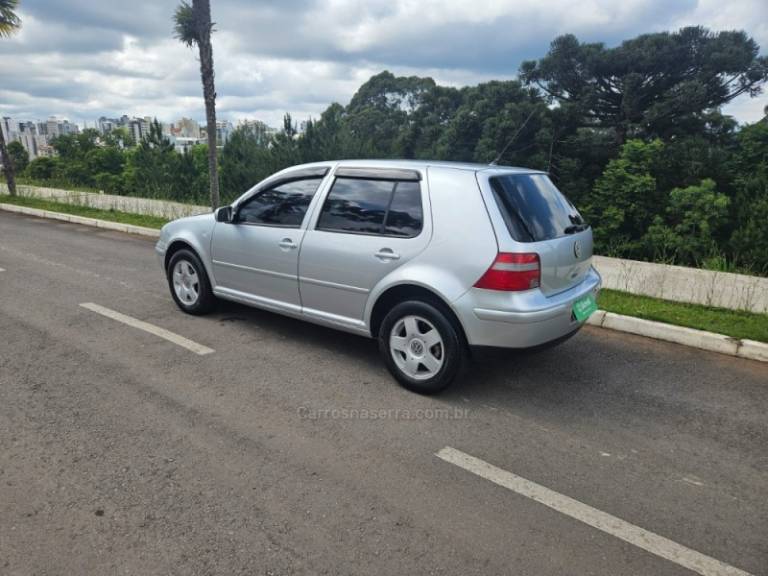 VOLKSWAGEN - GOLF - 2005/2005 - Prata - R$ 32.500,00