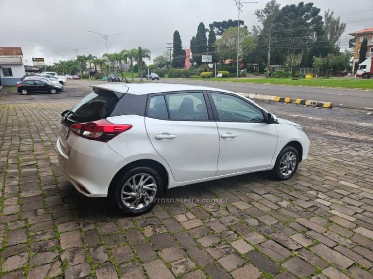 TOYOTA - YARIS - 2024/2024 - Branca - R$ 110.000,00