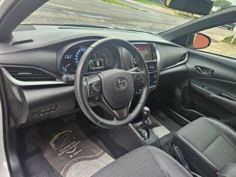 TOYOTA - YARIS - 2024/2024 - Branca - R$ 110.000,00