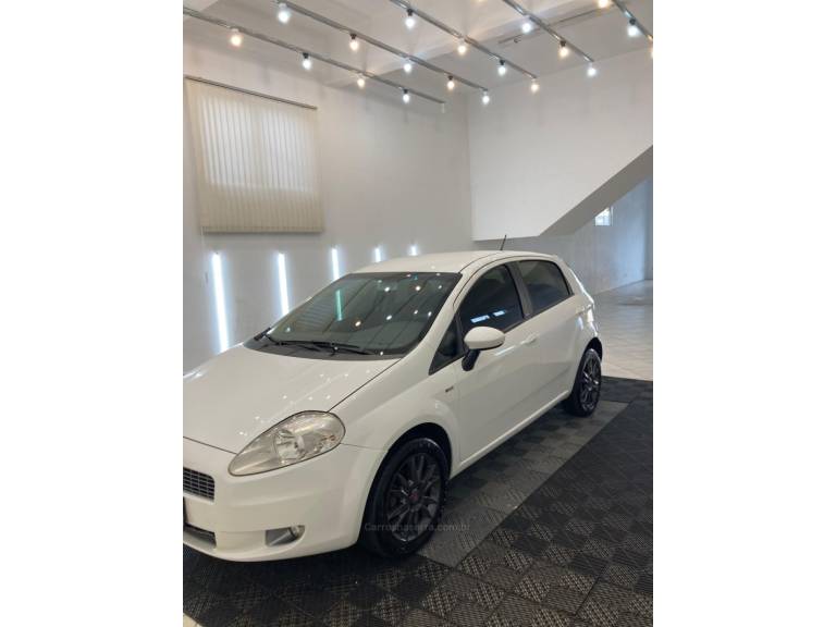 FIAT - PUNTO - 2011/2012 - Branca - R$ 36.500,00
