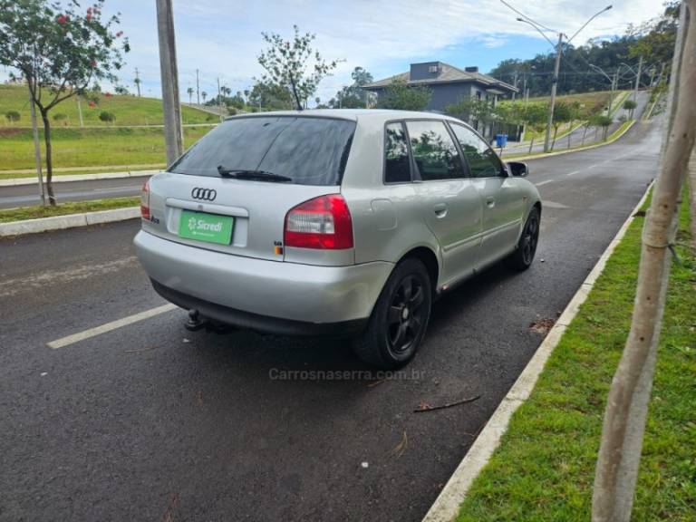 AUDI - A3 - 2003/2003 - Prata - R$ 25.000,00