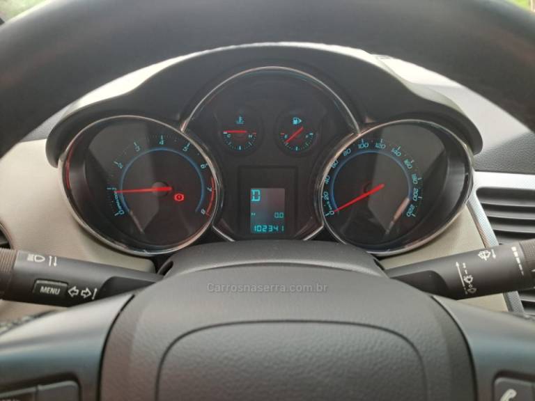 CHEVROLET - CRUZE - 2012/2013 - Prata - R$ 55.900,00