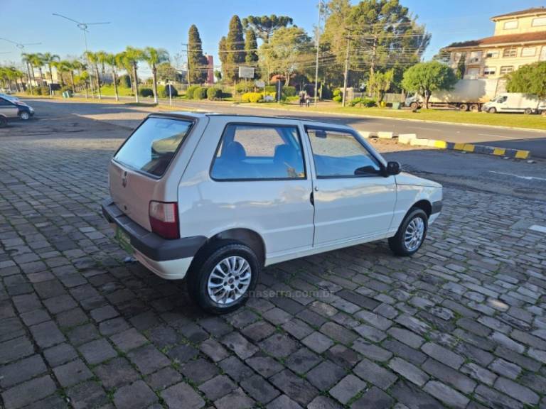 FIAT - UNO - 2011/2012 - Branca - R$ 22.500,00