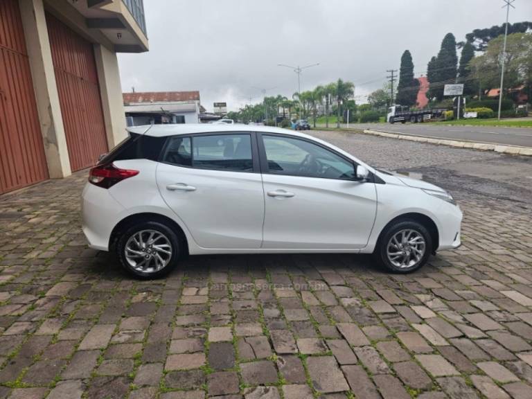 TOYOTA - YARIS - 2024/2024 - Branca - R$ 110.000,00