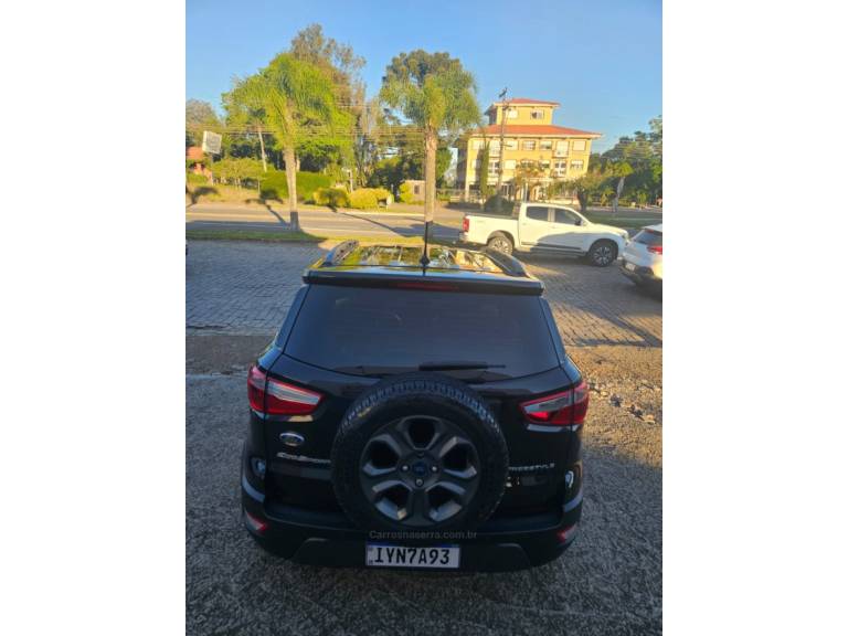 FORD - ECOSPORT - 2017/2018 - Preta - R$ 68.500,00
