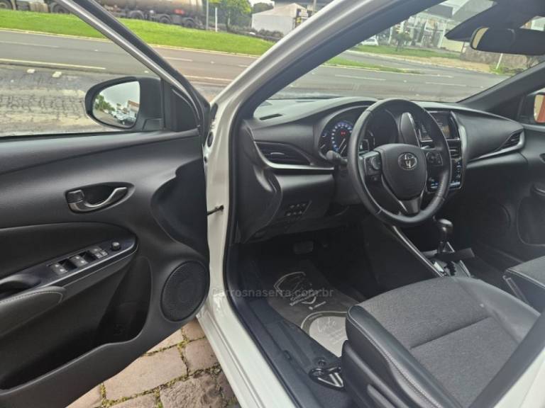 TOYOTA - YARIS - 2024/2024 - Branca - R$ 110.000,00
