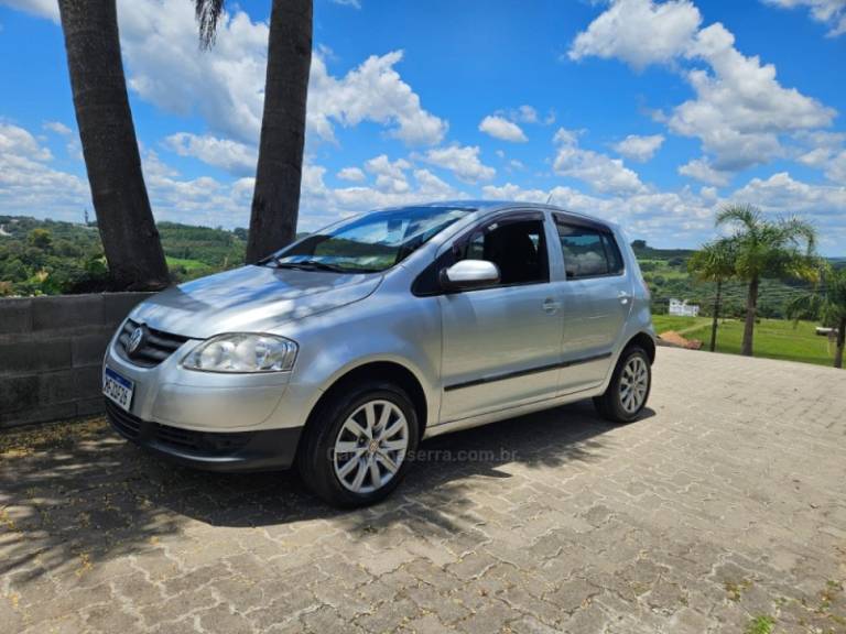 VOLKSWAGEN - FOX - 2008/2009 - Prata - R$ 26.500,00