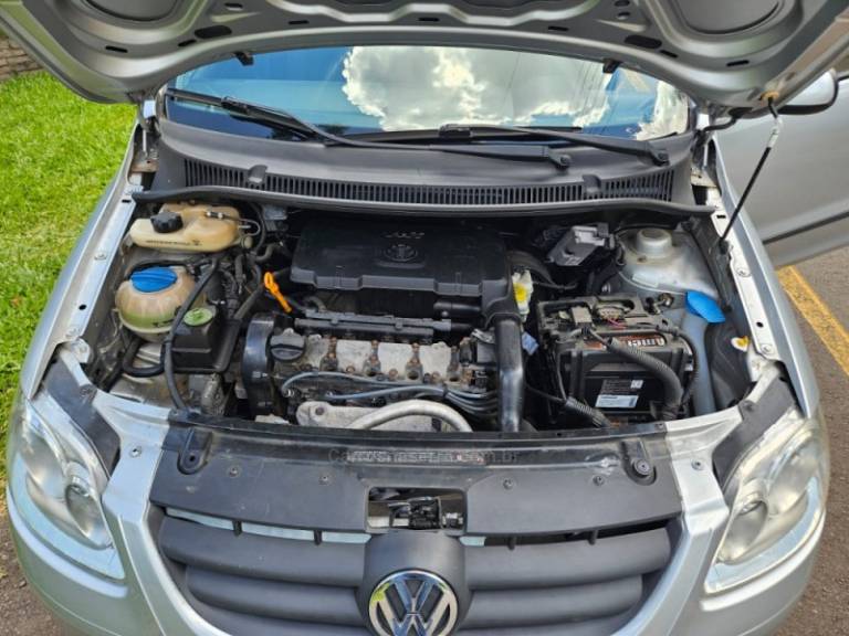 VOLKSWAGEN - FOX - 2008/2009 - Prata - R$ 26.500,00