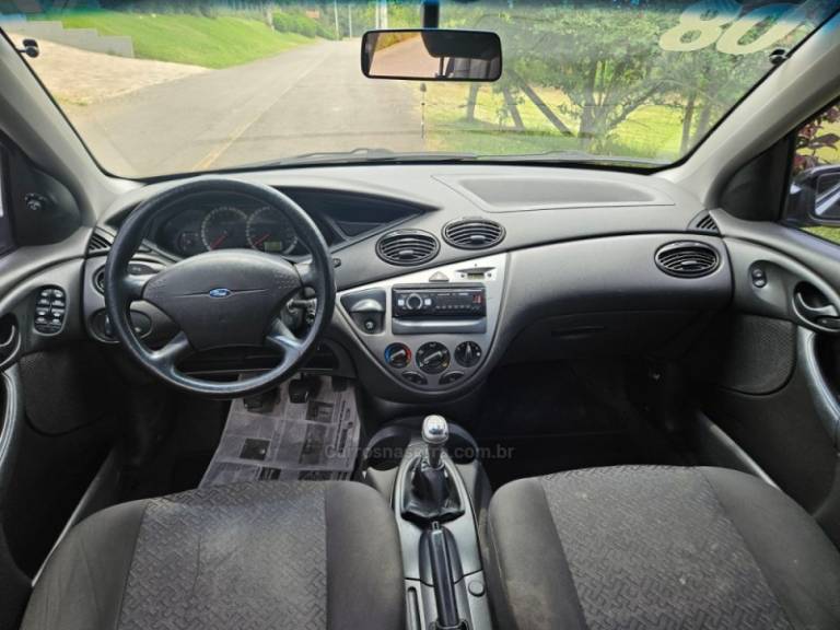 FORD - FOCUS - 2007/2008 - Preta - R$ 27.500,00