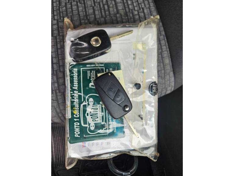 FIAT - PUNTO - 2011/2012 - Branca - R$ 36.500,00