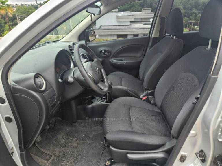 NISSAN - MARCH - 2012/2013 - Prata - R$ 29.500,00