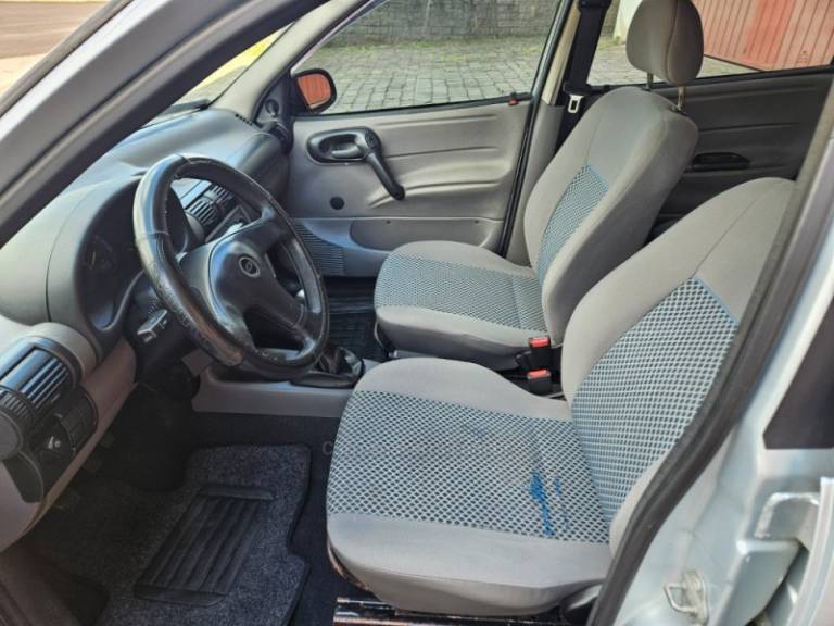 CHEVROLET - CLASSIC - 2009/2009 - Prata - R$ 21.500,00