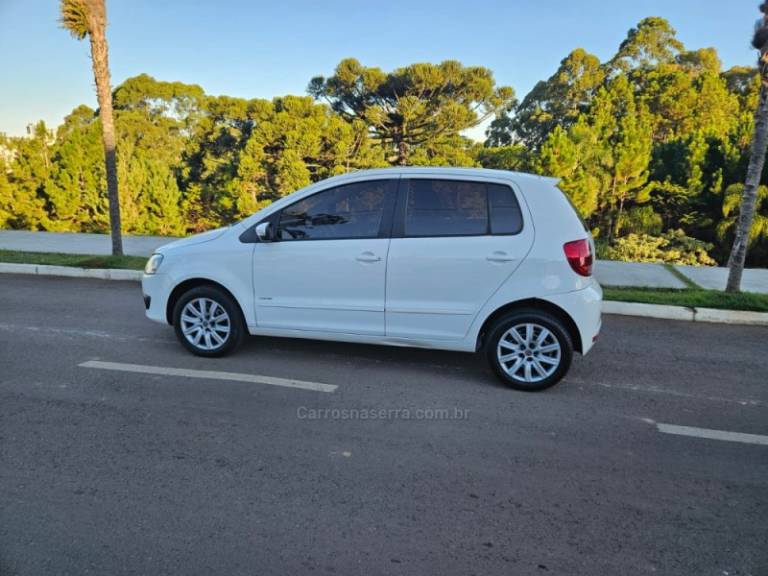 VOLKSWAGEN - FOX - 2012/2013 - Branca - R$ 34.900,00