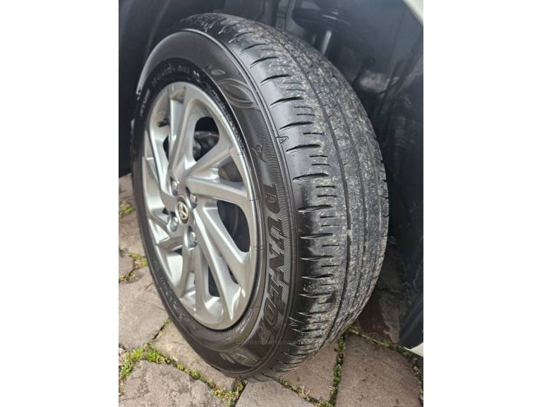 TOYOTA - YARIS - 2024/2024 - Branca - R$ 110.000,00