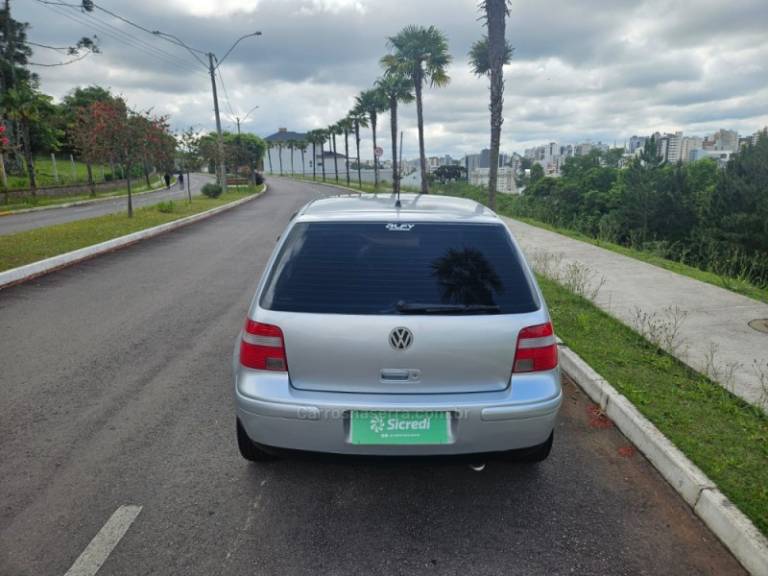 VOLKSWAGEN - GOLF - 2005/2005 - Prata - R$ 32.500,00