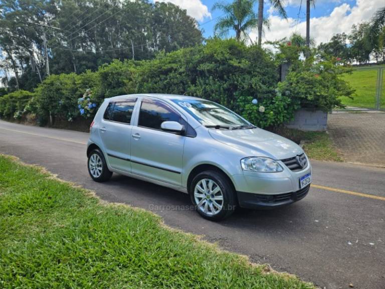 VOLKSWAGEN - FOX - 2008/2009 - Prata - R$ 26.500,00