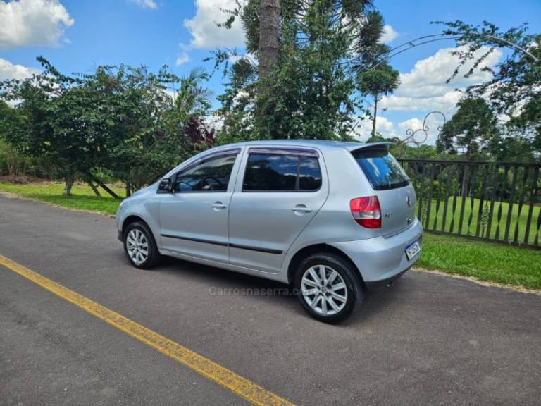 VOLKSWAGEN - FOX - 2008/2009 - Prata - R$ 26.500,00