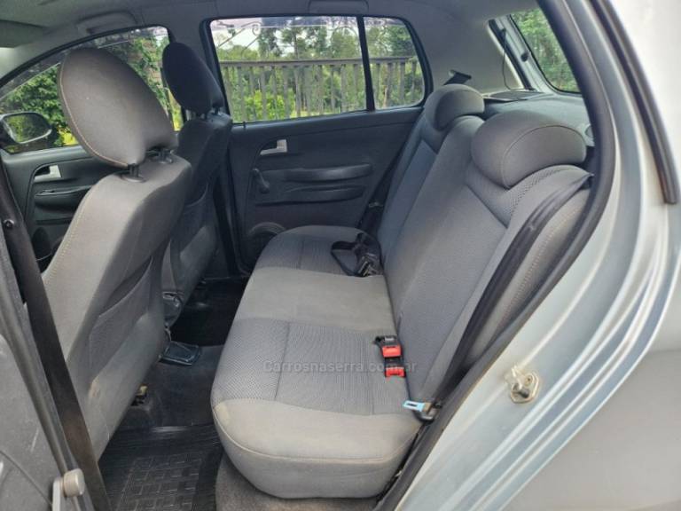 VOLKSWAGEN - FOX - 2008/2009 - Prata - R$ 26.500,00
