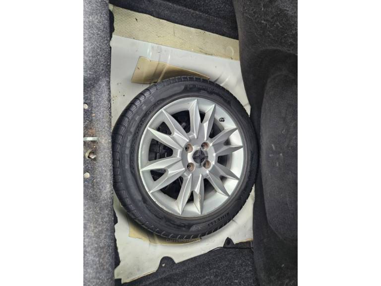 FIAT - PUNTO - 2011/2012 - Branca - R$ 36.500,00