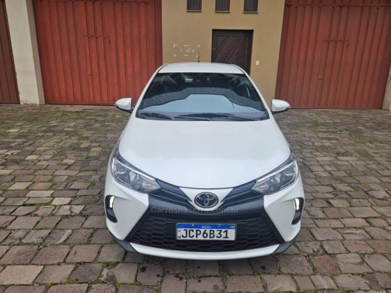 TOYOTA - YARIS - 2024/2024 - Branca - R$ 110.000,00